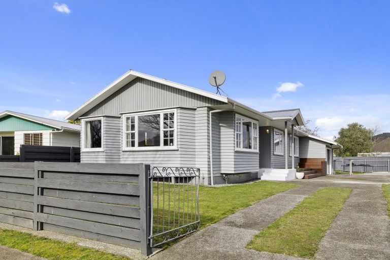 Photo of property in 9 Bonnie Glen Crescent, Ebdentown, Upper Hutt, 5018