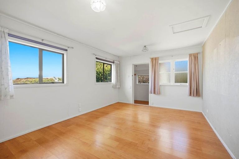 Photo of property in 938 East Coast Road, Northcross, Auckland, 0630