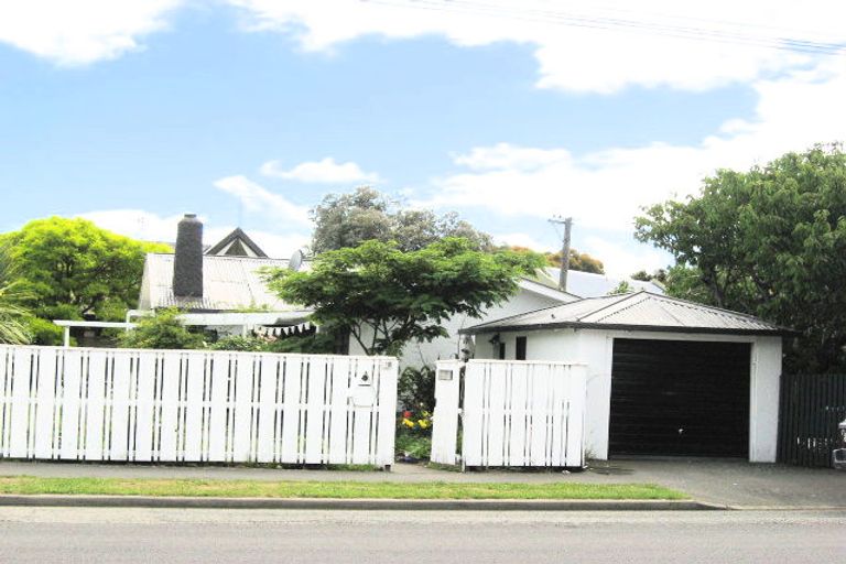 Photo of property in 2/17 Wiggins Street, Sumner, Christchurch, 8081