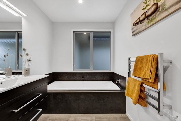 Photo of property in 184b Seaview Road, Westown, New Plymouth, 4310