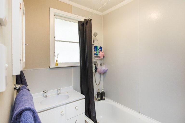 Photo of property in 33 Benmore Avenue, Cloverlea, Palmerston North, 4412