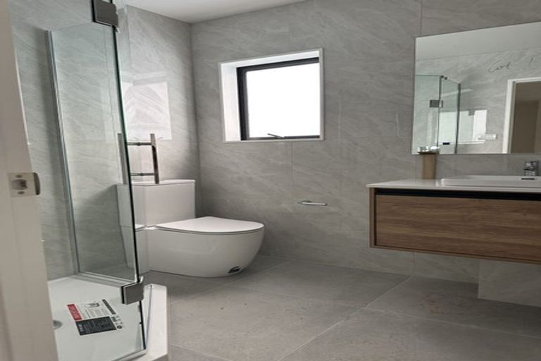 Photo of property in 113e Sycamore Drive, Sunnynook, Auckland, 0620