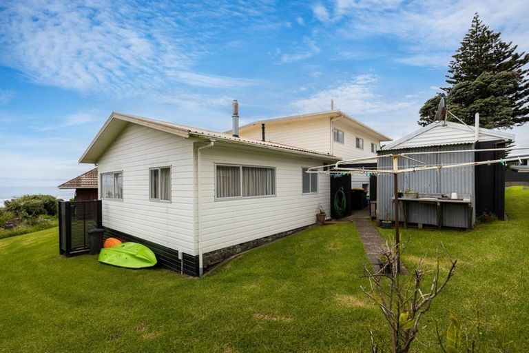 Photo of property in 4 Shearer Drive, Oakura, 4314