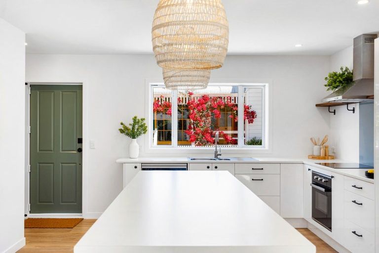 Photo of property in 155 Carlyle Street, Napier South, Napier, 4110