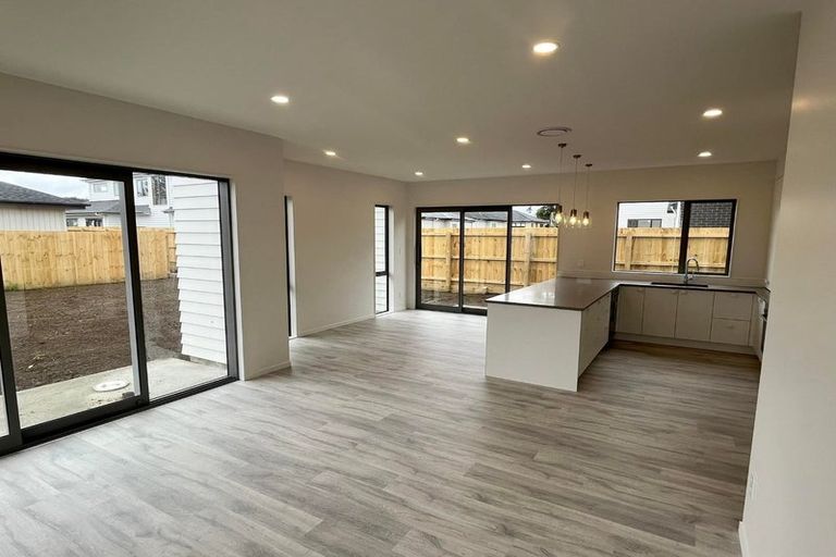 Photo of property in 20 Lockyer Road, Kumeu, 0810