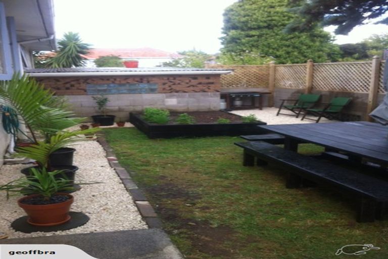 Photo of property in 2/85 Lake Road, Belmont, Auckland, 0622