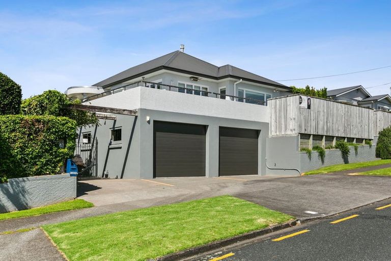 Photo of property in 43 Paynters Avenue, Strandon, New Plymouth, 4312