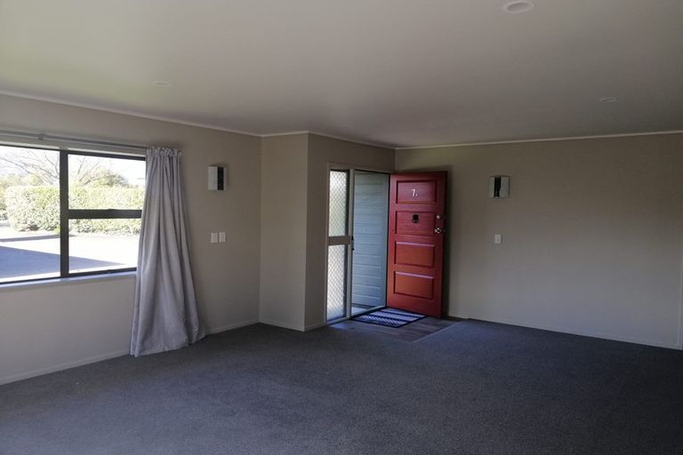 Photo of property in 2/7 Kathleen Place, Rainbow Point, Taupo, 3330