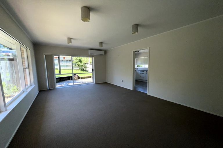 Photo of property in 1/9 Sudan Avenue, Milford, Auckland, 0620