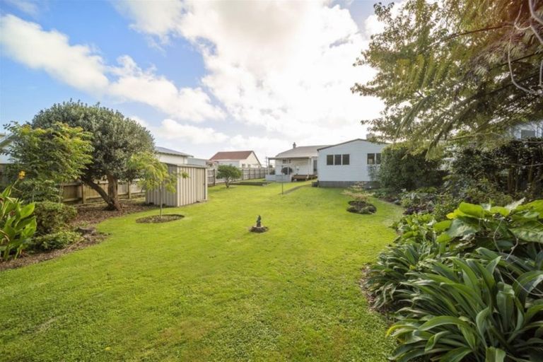 Photo of property in 46 Collins Street, Hawera, 4610