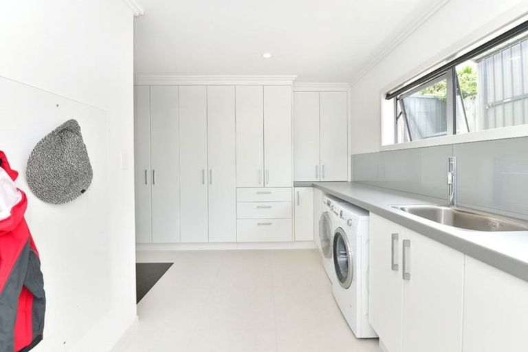 Photo of property in 37a Shakespear Road, Army Bay, Whangaparaoa, 0930