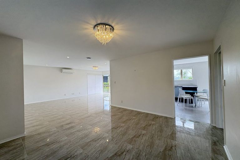 Photo of property in 17 Meteor Place, Schnapper Rock, Auckland, 0632