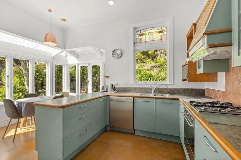 Photo of property in 36 Sutherland Crescent, Melrose, Wellington, 6023