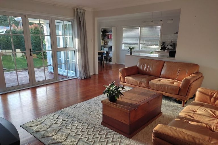 Photo of property in 28 Ocean View Road, Northcote, Auckland, 0627