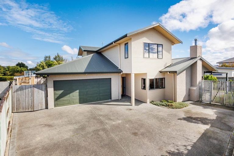 Photo of property in 15 Silkwood Place, Fitzherbert, Palmerston North, 4410