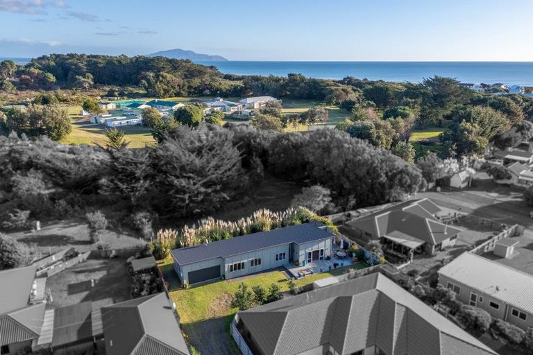 Photo of property in 5 Byron Brown Place, Otaki Beach, Otaki, 5512