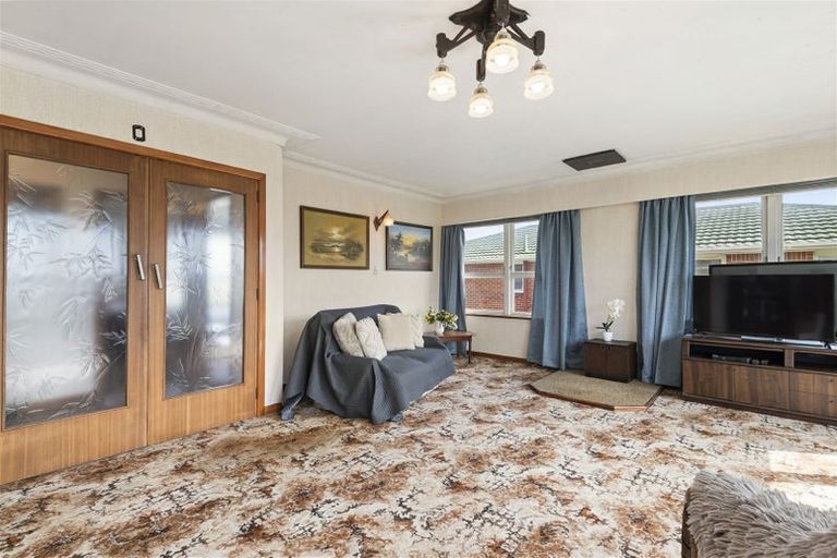 Photo of property in 84 Royal View Road, Te Atatu South, Auckland, 0610