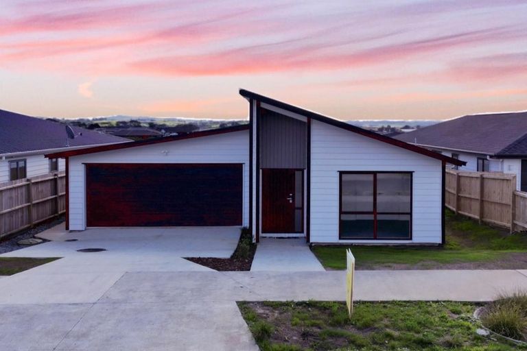 Photo of property in 19 Opouatu Avenue, Glenbrook, Waiuku, 2681