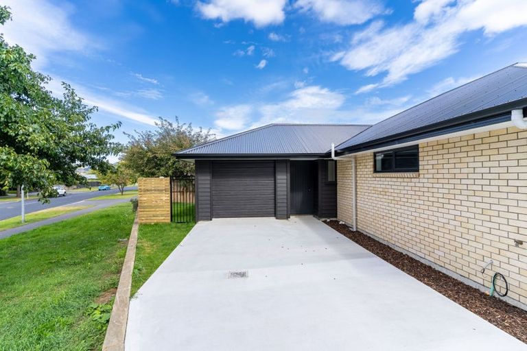 Photo of property in 100 Hagart-alexander Drive, Mosgiel, 9024