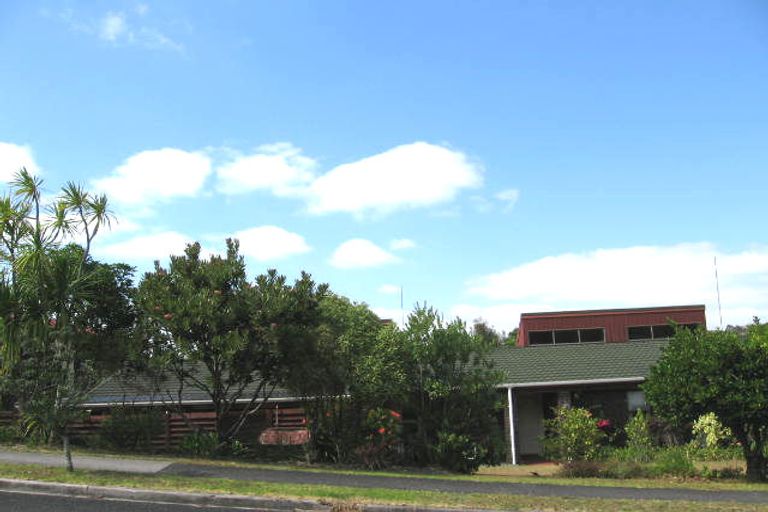 Photo of property in 1 Montclair Rise, Browns Bay, Auckland, 0630