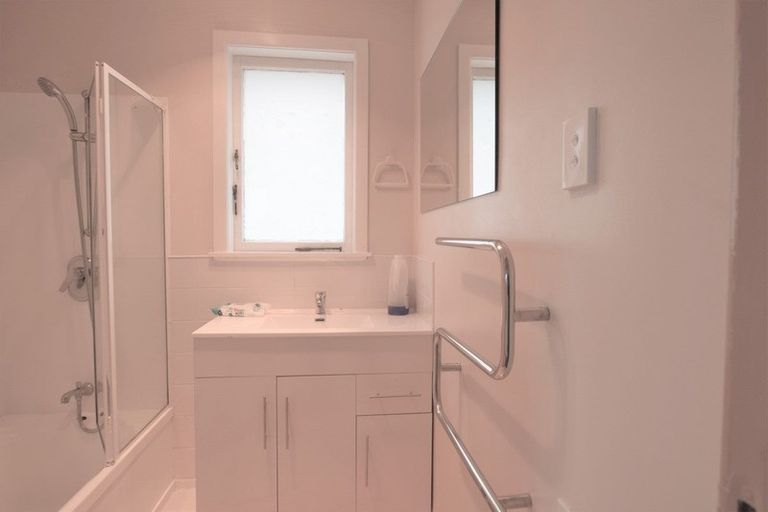 Photo of property in 125 Mcleod Road, Te Atatu South, Auckland, 0610