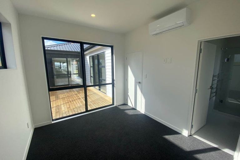 Photo of property in 49 Farranfore Road, Opaheke, Papakura, 2113