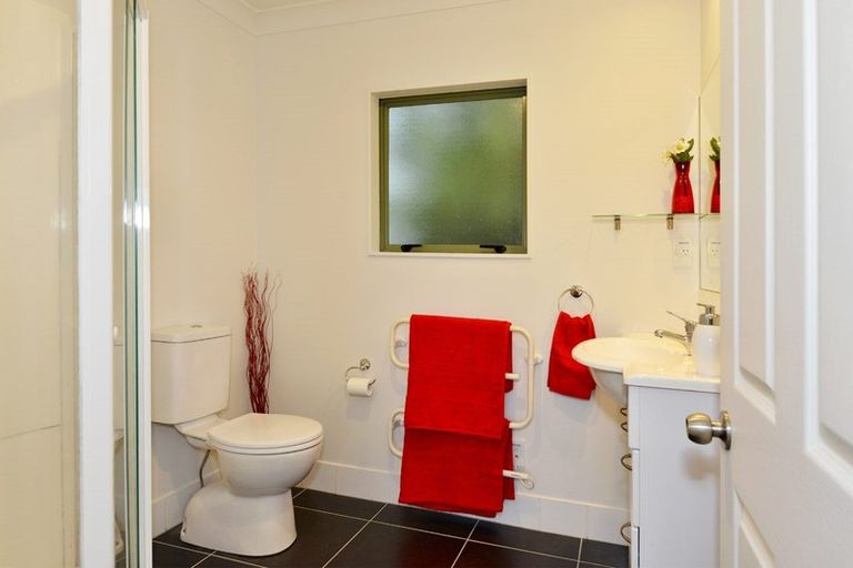 Photo of property in 1/13 Sunnynook Road, Forrest Hill, Auckland, 0620