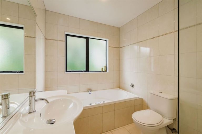 Photo of property in 1b Arawa Street, Raumati Beach, Paraparaumu, 5032