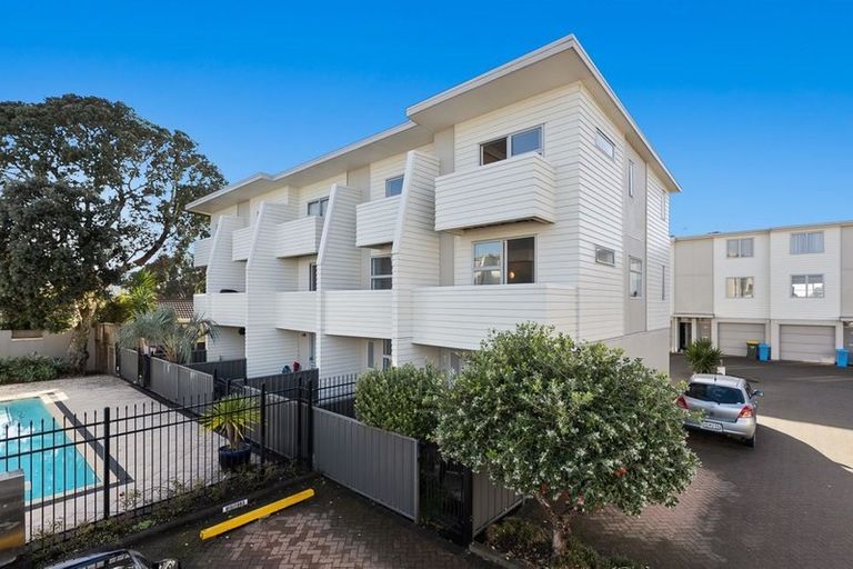 Photo of property in 19/3 Riverside Road, Orewa, 0931