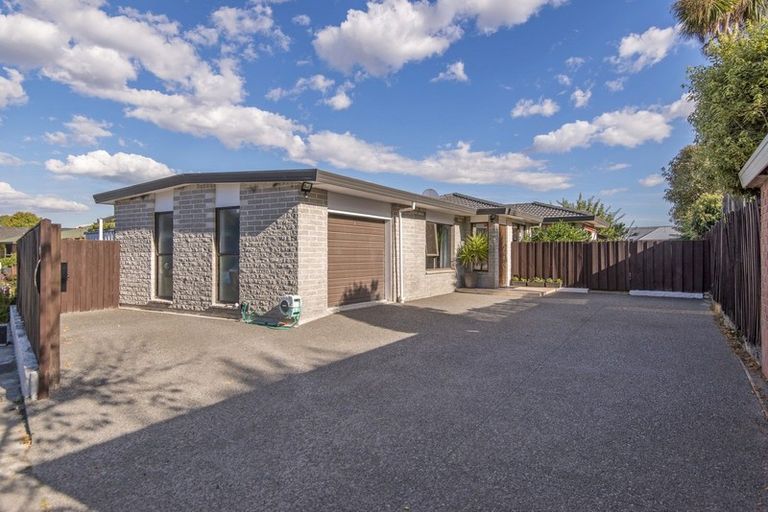 Photo of property in 10 Lochmore Street, Bishopdale, Christchurch, 8051
