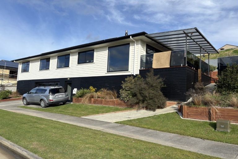 Photo of property in 123 Cashmere Drive, Fitzherbert, Palmerston North, 4410