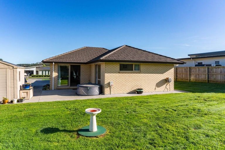 Photo of property in 4 Pipi Place, Baylys Beach, Dargaville, 0377