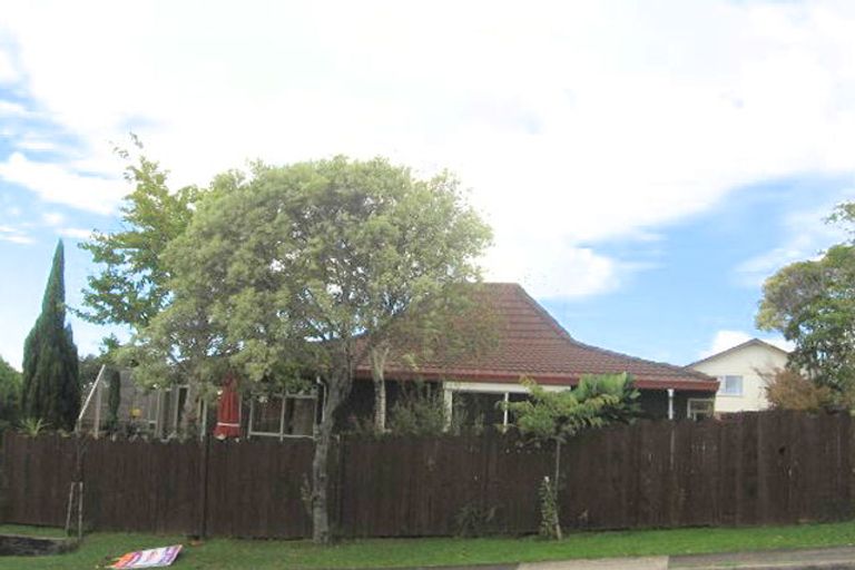 Photo of property in 1/4 Tromie Place, Highland Park, Auckland, 2010