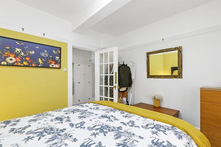 Photo of property in Inverleith Apartments, 1/306 Oriental Parade, Oriental Bay, Wellington, 6011