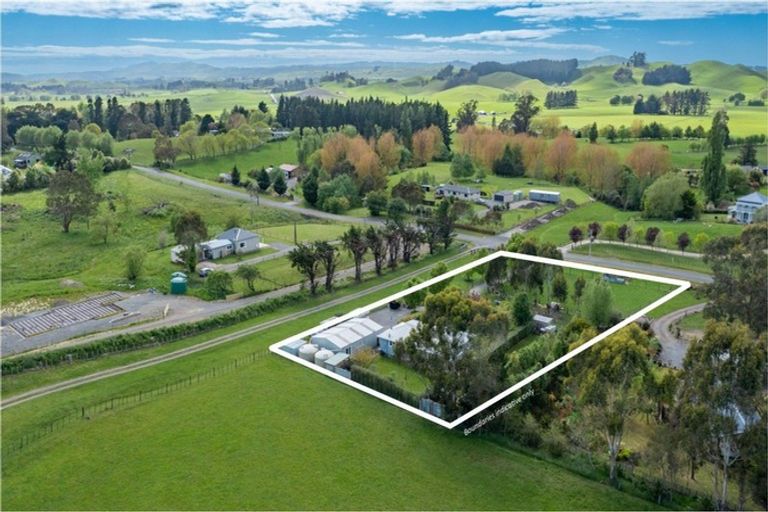 Photo of property in 314 White Road, Waipawa, Otane, 4277