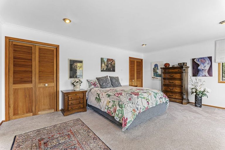 Photo of property in 10 Ridge Lane, New Plymouth, 4310