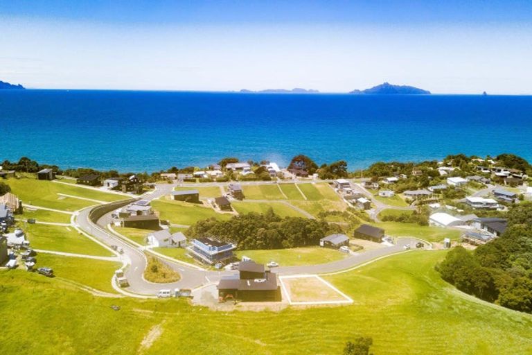 Photo of property in 4 Starlight Place, Langs Beach, 0582