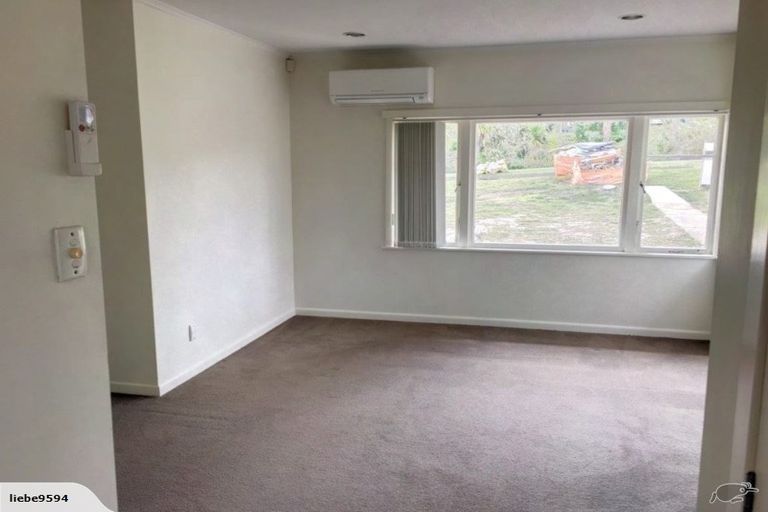 Photo of property in 2 Wyoming Avenue, Murrays Bay, Auckland, 0630