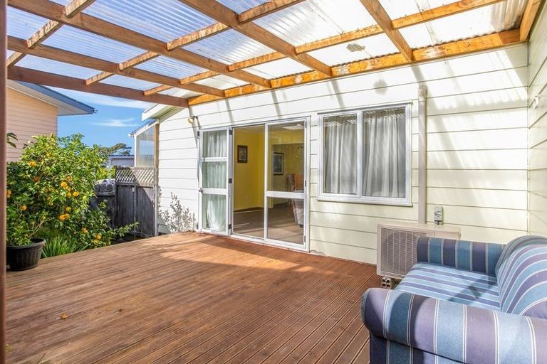 Photo of property in 1/12 De Thiery Place, Pakuranga Heights, Auckland, 2010