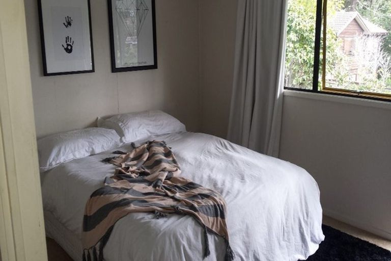 Photo of property in 1/6 Lyons Avenue, Murrays Bay, Auckland, 0630