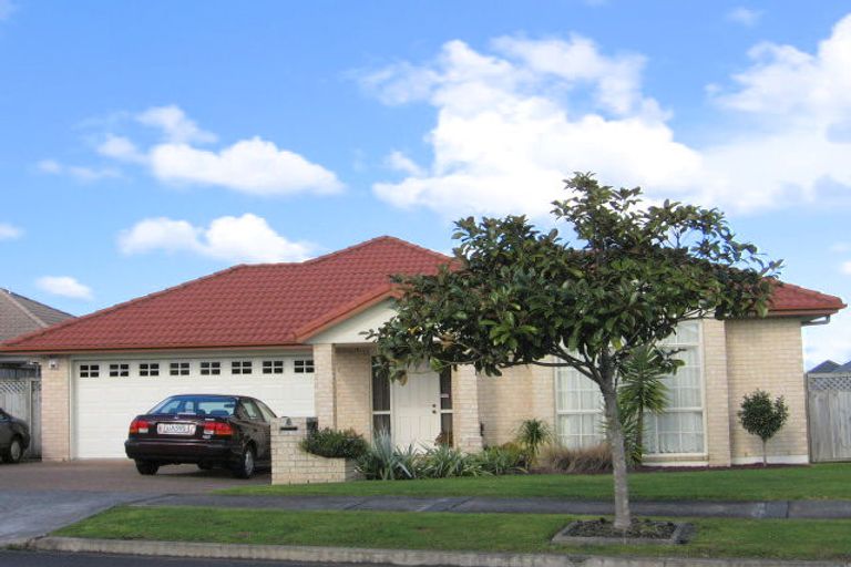 Photo of property in 8 Claremont Way, East Tamaki Heights, Auckland, 2016