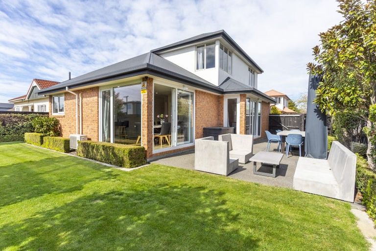 Photo of property in 1 Rosefield Lane, Northcote, Christchurch, 8052