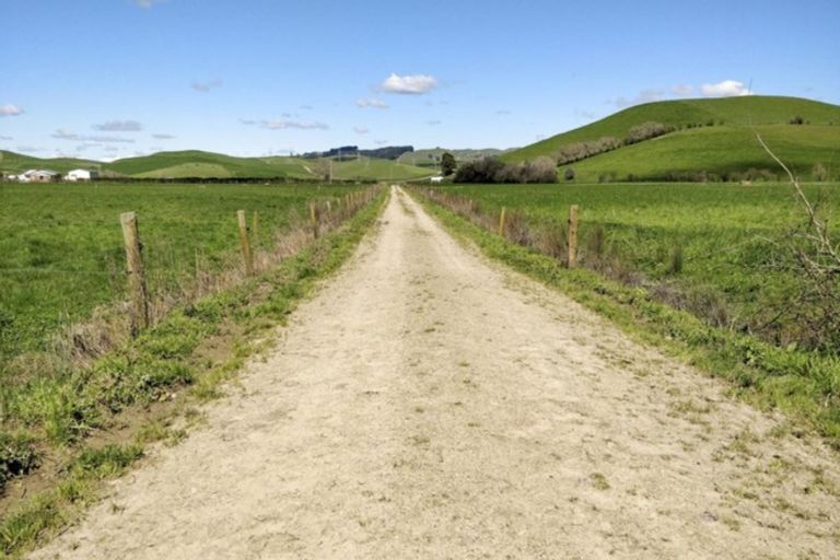 Photo of property in 62 Carter Road, Oratia, Auckland, 0604