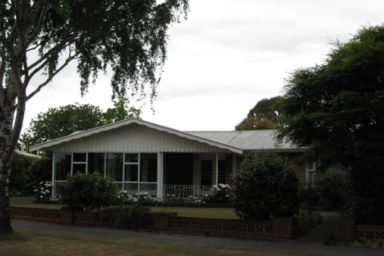 Photo of property in 62 Burnside Crescent, Burnside, Christchurch, 8053