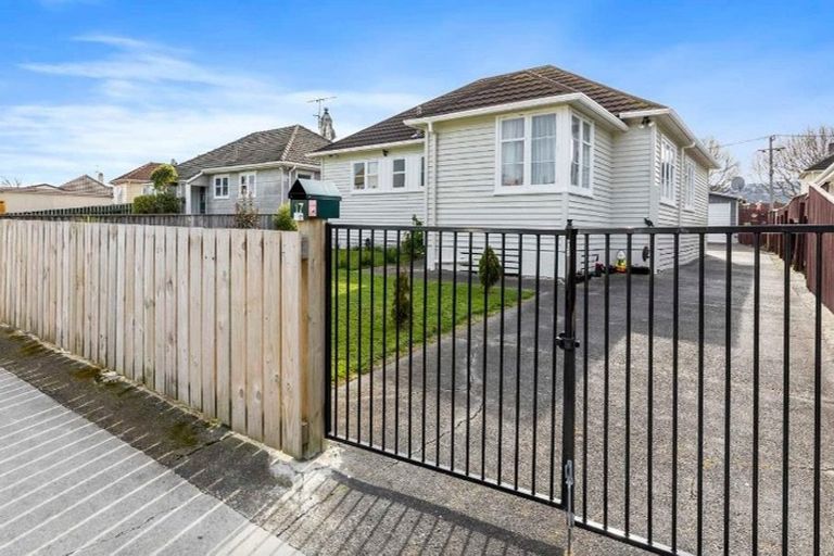 Photo of property in 17 Hewer Crescent, Naenae, Lower Hutt, 5011