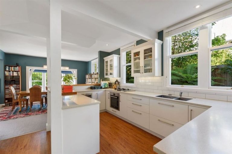 Photo of property in 56 Dyers Pass Road, Cashmere, Christchurch, 8022