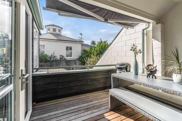 Photo of property in 1/2a Spring Street, Devonport, Auckland, 0624