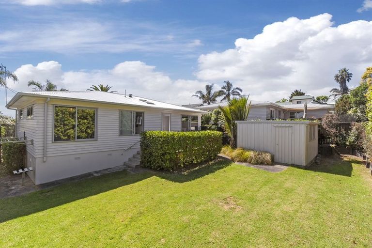 Photo of property in 2/12 Beatrice Avenue, Hillcrest, Auckland, 0627