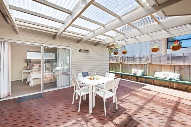 Photo of property in 10 Borrowdace Avenue, Botany Downs, Auckland, 2010