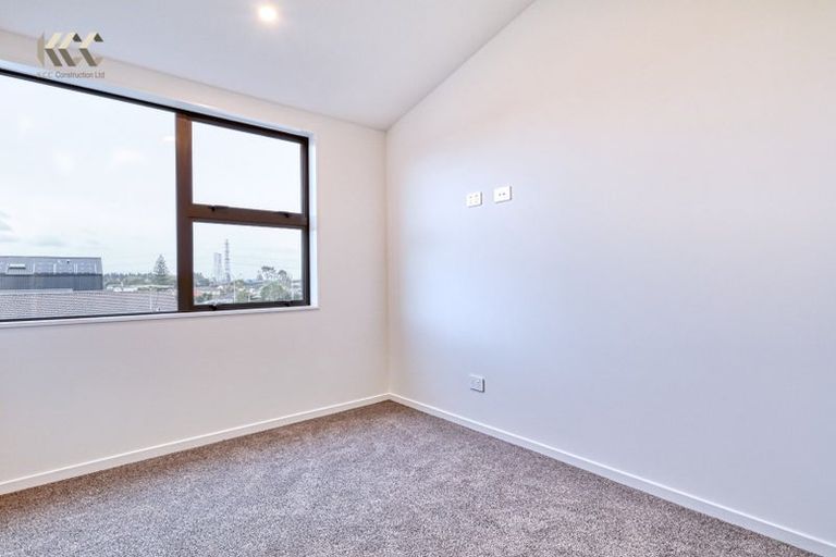 Photo of property in 3/14 Kerswill Place, Pakuranga, Auckland, 2010